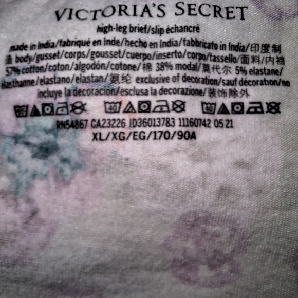 A bundle of 4 pairs of ladies' large panties. Sexy, comfortable, lingerie - Picture 15 of 15